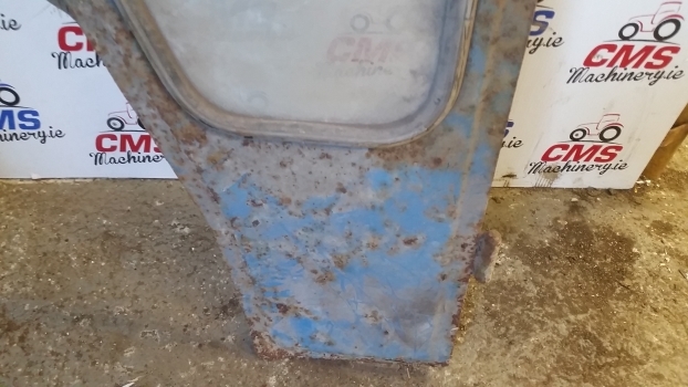 Ford 3600 Ford Cab Door Right. Please Check By Photos. - Dvere a diely pre Traktor: obrázok 2 Ford 3600 Ford Cab Door Right. Please Check By Photos. - Dvere a diely pre Traktor: obrázok 2