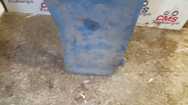 Ford 4000, 4100, 5600 4 Cab Door Right 81834249 - Dvere a diely pre Traktor: obrázok 2 Ford 4000, 4100, 5600 4 Cab Door Right 81834249 - Dvere a diely pre Traktor: obrázok 2