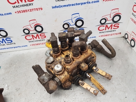 Ford 655, 655a, 550, 555, 555a Digger Loader Control Hydraulic Valve Complete - Hydraulický ventil pre Rýpadlo-nakladač: obrázok 1 Ford 655, 655a, 550, 555, 555a Digger Loader Control Hydraulic Valve Complete - Hydraulický ventil pre Rýpadlo-nakladač: obrázok 1