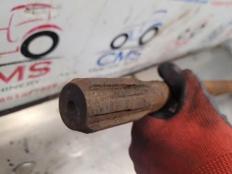 Ford 655c, 555c, 655d, 575d, 555b, 655 Front Axle Drive Shaft Car120972 - Predná náprava: obrázok 4 Ford 655c, 555c, 655d, 575d, 555b, 655 Front Axle Drive Shaft Car120972 - Predná náprava: obrázok 4