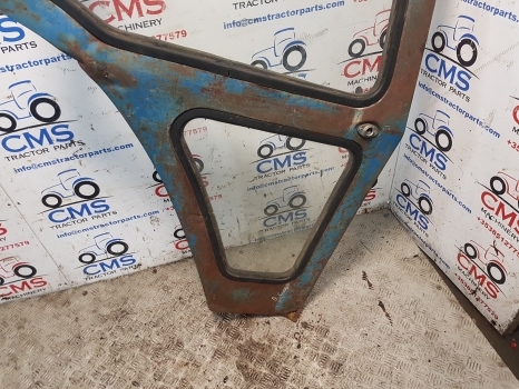 Ford 7600, 7710, 6600 Tw10, Tw20 Q Cab Door Right Assembly Rusty D8nn9420124bc - Dvere a diely pre Traktor: obrázok 2 Ford 7600, 7710, 6600 Tw10, Tw20 Q Cab Door Right Assembly Rusty D8nn9420124bc - Dvere a diely pre Traktor: obrázok 2