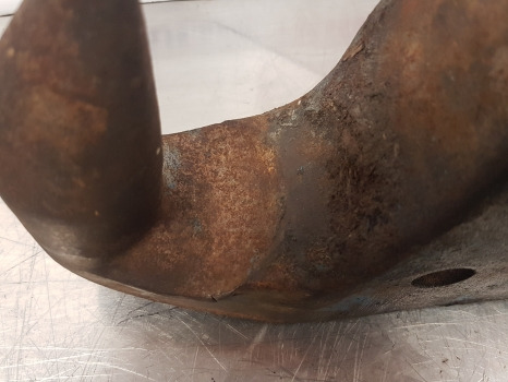 Ford 7810, 6610, 6410, 7710, 8210 Hook For Fwd. E0nne918ac29b, 83943810 - Rám/ Podvozok: obrázok 2 Ford 7810, 6610, 6410, 7710, 8210 Hook For Fwd. E0nne918ac29b, 83943810 - Rám/ Podvozok: obrázok 2