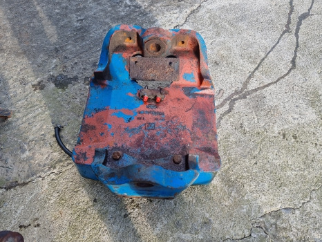 Ford 8210, 10 Series, Front Axle Support E1nn3a042aa, E6nn3a042ba, 83958365 - Predná náprava: obrázok 1 Ford 8210, 10 Series, Front Axle Support E1nn3a042aa, E6nn3a042ba, 83958365 - Predná náprava: obrázok 1