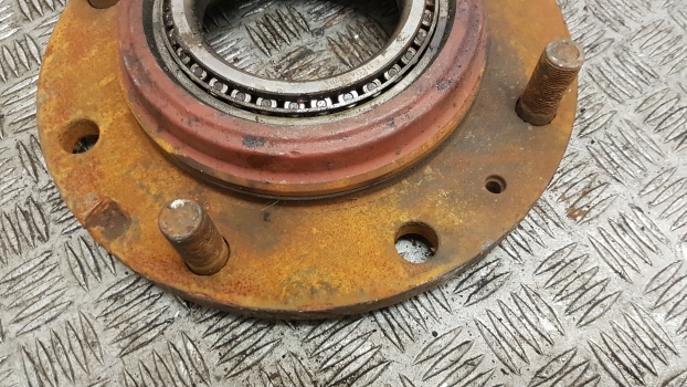 John Deere 3200 ,3400 Hub Bolt Plate Z72470 - Náboj pre Traktor: obrázok 3 John Deere 3200 ,3400 Hub Bolt Plate Z72470 - Náboj pre Traktor: obrázok 3