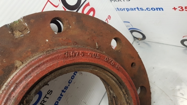 John Deere 6000 Series 6300, 6400, 6320, 6420 Front Axle Hub Bolt Plate L100238 - Náboj pre Traktor: obrázok 2 John Deere 6000 Series 6300, 6400, 6320, 6420 Front Axle Hub Bolt Plate L100238 - Náboj pre Traktor: obrázok 2