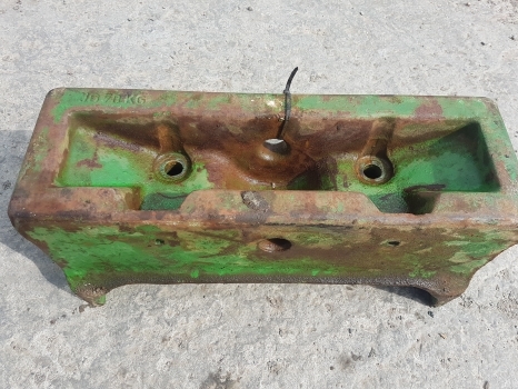 John Deere 6610, 6210, 6110, 6010, 6020, Main Weight Carrier Block 70kg L110165 - Protizávažie: obrázok 1 John Deere 6610, 6210, 6110, 6010, 6020, Main Weight Carrier Block 70kg L110165 - Protizávažie: obrázok 1