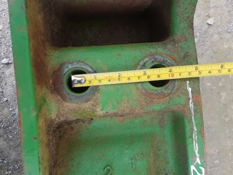 John Deere 6610, 6210, 6110, 6010, 6020, Main Weight Carrier Block 70kg L110165 - Protizávažie: obrázok 4 John Deere 6610, 6210, 6110, 6010, 6020, Main Weight Carrier Block 70kg L110165 - Protizávažie: obrázok 4