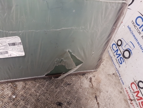 Massey Ferguson 200, 300, 600, Landini Cab Windshield 3301875m1, 3301875m3 - Okno a diely pre Traktor: obrázok 5 Massey Ferguson 200, 300, 600, Landini Cab Windshield 3301875m1, 3301875m3 - Okno a diely pre Traktor: obrázok 5