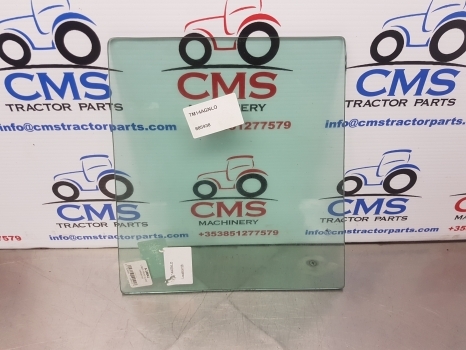 Massey Ferguson 3080, 3050, 3060, 3085 Lower Front Glass 3389391m1, 885938 - Okno a diely pre Traktor: obrázok 1 Massey Ferguson 3080, 3050, 3060, 3085 Lower Front Glass 3389391m1, 885938 - Okno a diely pre Traktor: obrázok 1
