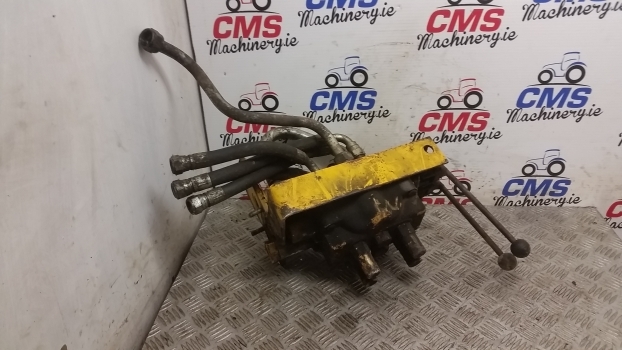 Massey Ferguson 50b Hydraulic Distribution Valve Assembly D100842 - Hydraulický ventil pre Rýpadlo-nakladač: obrázok 1 Massey Ferguson 50b Hydraulic Distribution Valve Assembly D100842 - Hydraulický ventil pre Rýpadlo-nakladač: obrázok 1
