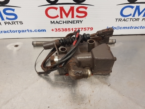Massey Ferguson 675, 399, 372n, 375, 4225, 4255 Hydraulic Valve Assy 1679099m95 - Hydraulický ventil pre Traktor: obrázok 1 Massey Ferguson 675, 399, 372n, 375, 4225, 4255 Hydraulic Valve Assy 1679099m95 - Hydraulický ventil pre Traktor: obrázok 1