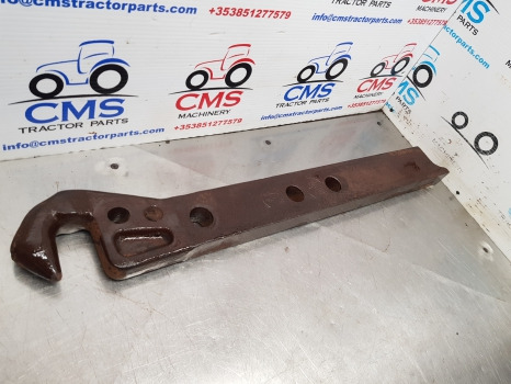 Massey Ferguson699, 698, 300 , 600series,pick Up Hitch Hook 1666857m93 - Rám/ Podvozok: obrázok 1 Massey Ferguson699, 698, 300 , 600series,pick Up Hitch Hook 1666857m93 - Rám/ Podvozok: obrázok 1