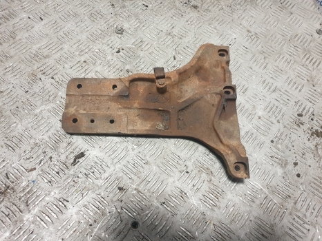 New Holland T5.100, T5.110, T5.120 Engine Mounting Bracket 47547805 - Uloženie motora pre Traktor: obrázok 1 New Holland T5.100, T5.110, T5.120 Engine Mounting Bracket 47547805 - Uloženie motora pre Traktor: obrázok 1