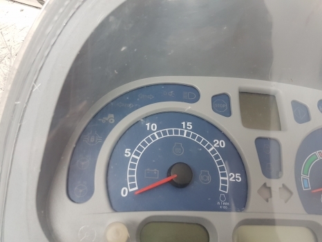 New Holland T7 .200 Instrument Cluster, Dash, Clock 47398380, 47535716, 84293392 - Palubná doska pre Traktor: obrázok 3 New Holland T7 .200 Instrument Cluster, Dash, Clock 47398380, 47535716, 84293392 - Palubná doska pre Traktor: obrázok 3