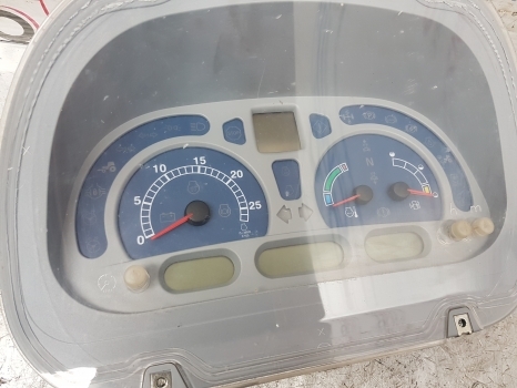 New Holland T7 .200 Instrument Cluster, Dash, Clock 47398380, 47535716, 84293392 - Palubná doska pre Traktor: obrázok 2 New Holland T7 .200 Instrument Cluster, Dash, Clock 47398380, 47535716, 84293392 - Palubná doska pre Traktor: obrázok 2