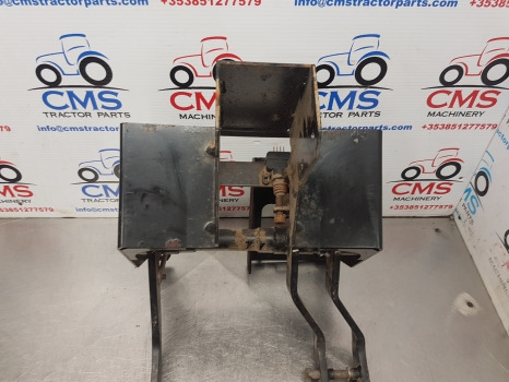 New Holland T7040, Tsa Brake, Clutch Pedal Kit 87547108, 87547109, 87566904 - Spojka a diely pre Poľnohospodárske stroje: obrázok 4 New Holland T7040, Tsa Brake, Clutch Pedal Kit 87547108, 87547109, 87566904 - Spojka a diely pre Poľnohospodárske stroje: obrázok 4
