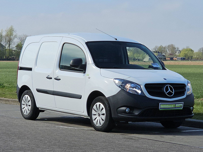 Mercedes-Benz Citan 108 CDI AC 17 dkm.!!! - Dodávka skriňová nadstavba: obrázok 4 Mercedes-Benz Citan 108 CDI AC 17 dkm.!!! - Dodávka skriňová nadstavba: obrázok 4