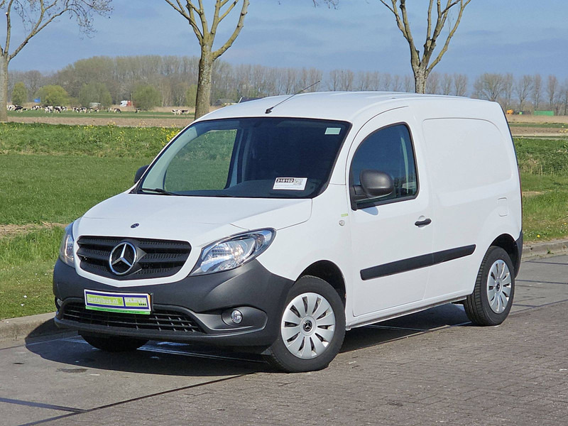 Mercedes-Benz Citan 108 CDI AC 17 dkm.!!! - Dodávka skriňová nadstavba: obrázok 2 Mercedes-Benz Citan 108 CDI AC 17 dkm.!!! - Dodávka skriňová nadstavba: obrázok 2