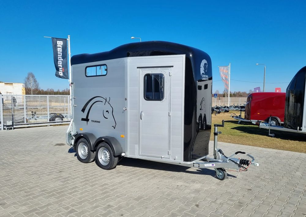 CHEVAL LIBERTÉ Cheval Liberte Touring Country + Siodlarnia - Príves na prepravu koní: obrázok 1 CHEVAL LIBERTÉ Cheval Liberte Touring Country + Siodlarnia - Príves na prepravu koní: obrázok 1