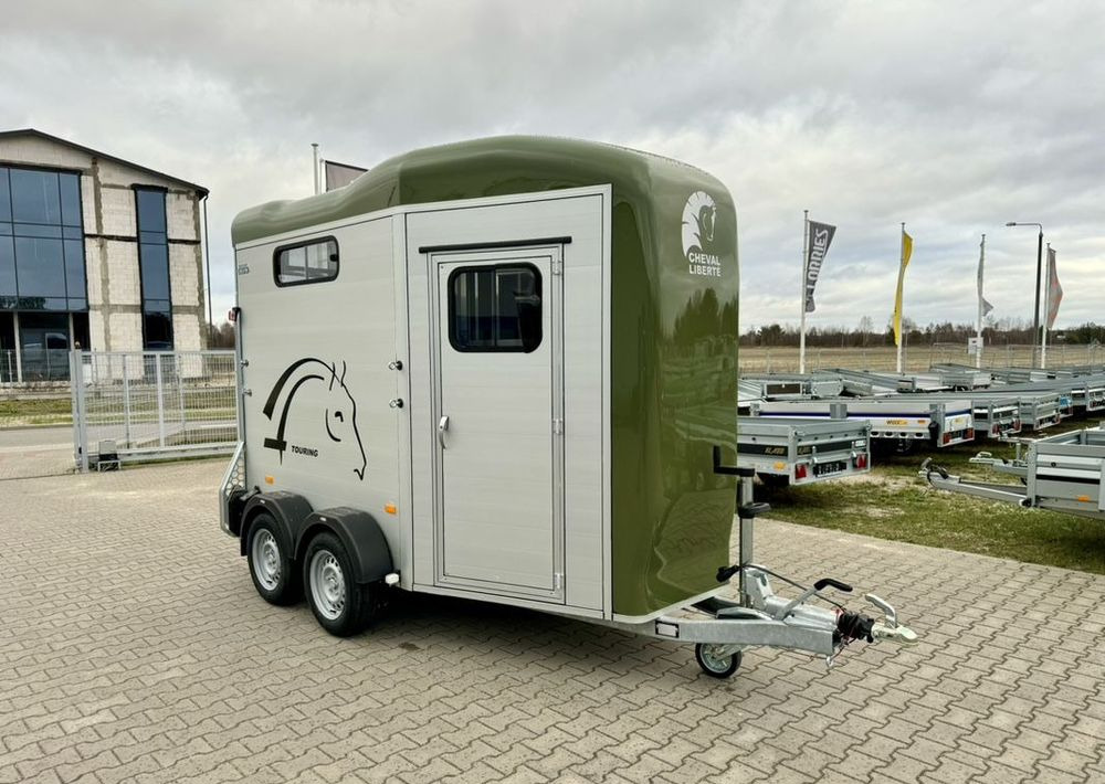CHEVAL LIBERTÉ Cheval Liberte Touring Country + Siodlarnia - Príves na prepravu koní: obrázok 2 CHEVAL LIBERTÉ Cheval Liberte Touring Country + Siodlarnia - Príves na prepravu koní: obrázok 2