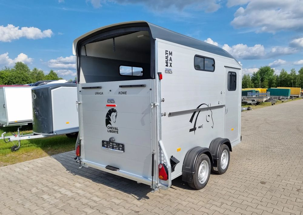 CHEVAL LIBERTÉ MultiMax przyczepa na dwa konie | duża siodlarnia | drzwi boczne | 2600 kg DMC | 380×181 cm  |  ALUMINIOWA | Debon | dostawa | mocna i solidna | - Príves na prepravu koní: obrázok 4 CHEVAL LIBERTÉ MultiMax przyczepa na dwa konie | duża siodlarnia | drzwi boczne | 2600 kg DMC | 380×181 cm  |  ALUMINIOWA | Debon | dostawa | mocna i solidna | - Príves na prepravu koní: obrázok 4
