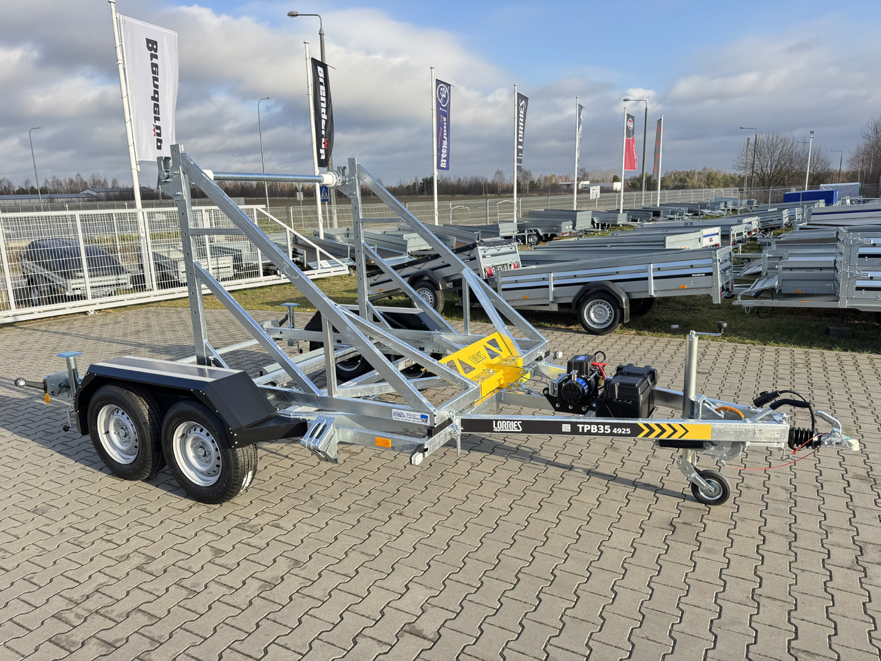 LORRIES TPB35-4925 + wciągarka elektryczna | 3500kg - Káblový príves: obrázok 1 LORRIES TPB35-4925 + wciągarka elektryczna | 3500kg - Káblový príves: obrázok 1