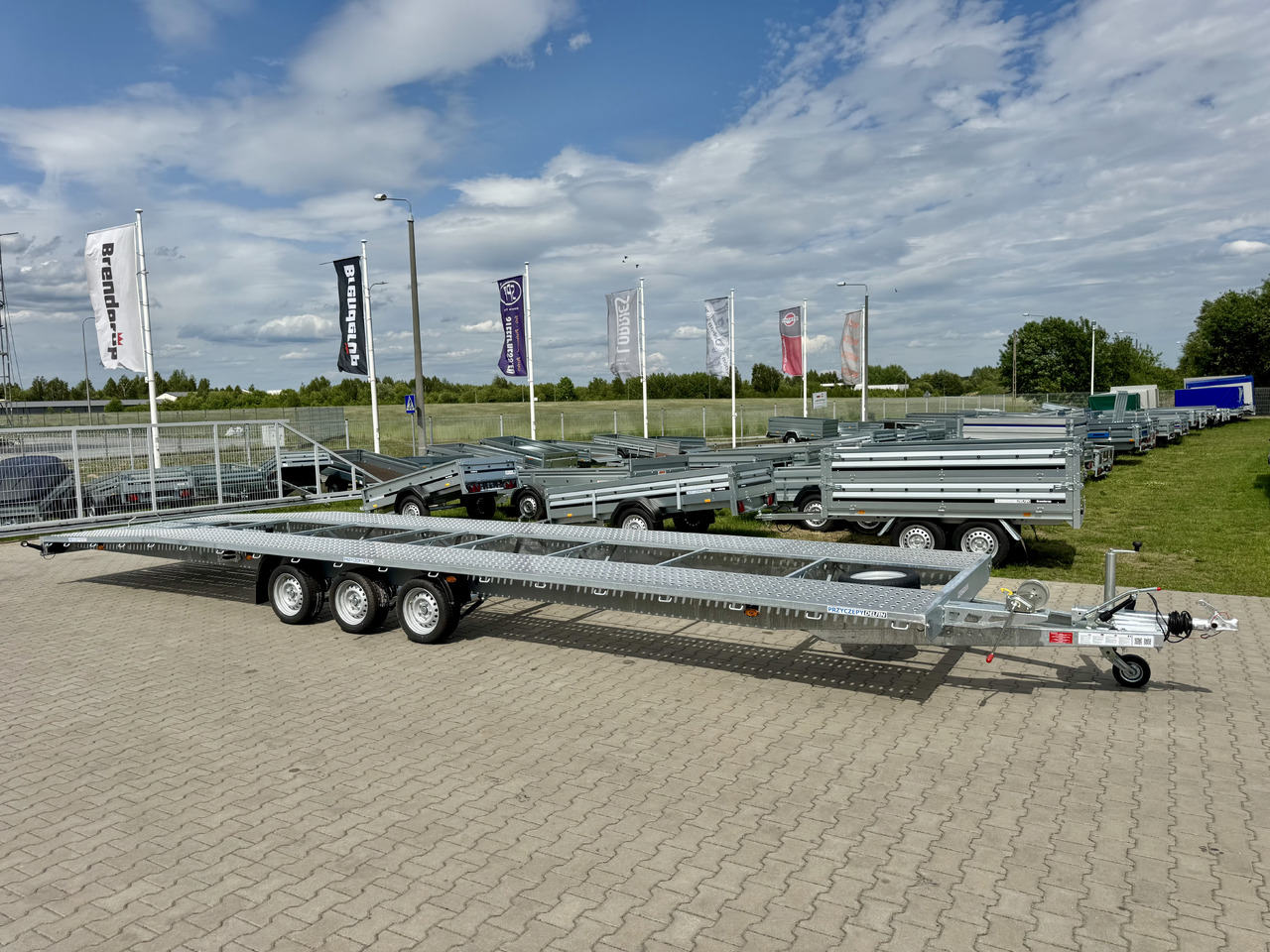 NIEWIADÓW Indiana 9m x 2.1 m | 3.5T - Príves prepravník áut: obrázok 2 NIEWIADÓW Indiana 9m x 2.1 m | 3.5T - Príves prepravník áut: obrázok 2