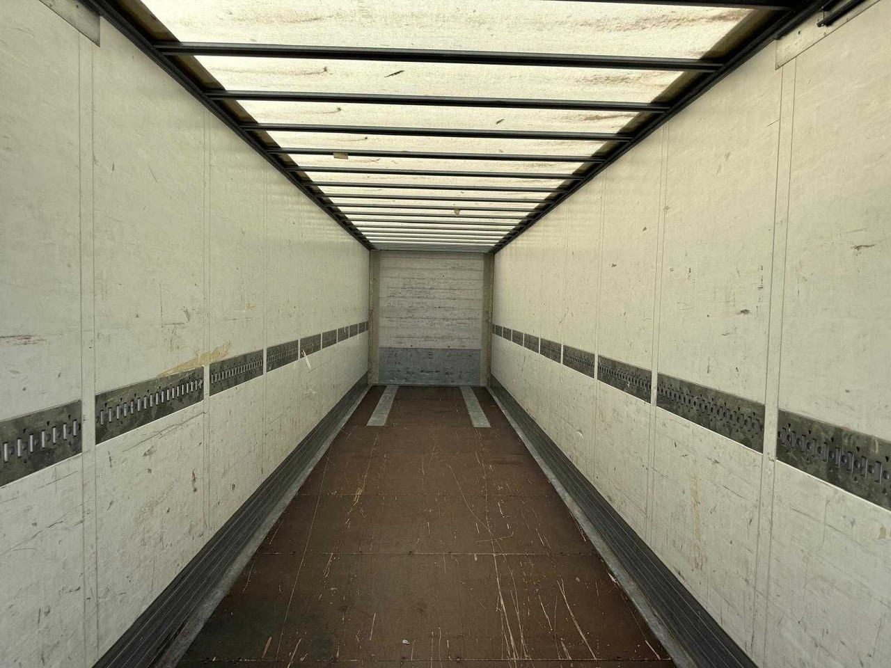 Schmitz Izoterma Kontener Box, 2017r, roleta , 481083 km , z Francji - Náves skriňové: obrázok 2 Schmitz Izoterma Kontener Box, 2017r, roleta , 481083 km , z Francji - Náves skriňové: obrázok 2