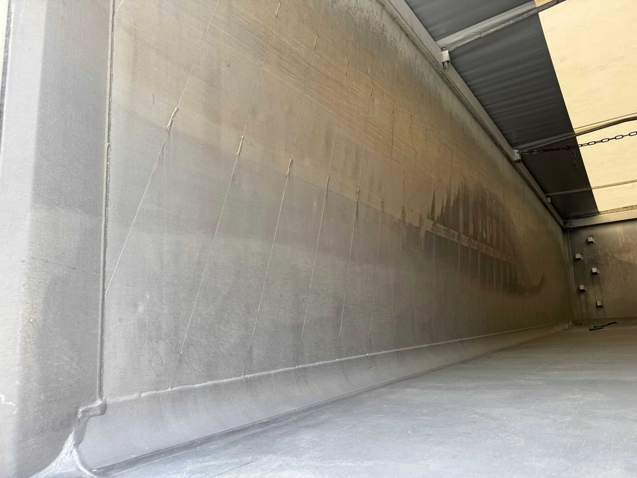 Wywrotka Schmitz 59 m3, 2018 rok, oś podnoszona, drzwi z Francji - Náves sklápěcí: obrázok 3 Wywrotka Schmitz 59 m3, 2018 rok, oś podnoszona, drzwi z Francji - Náves sklápěcí: obrázok 3