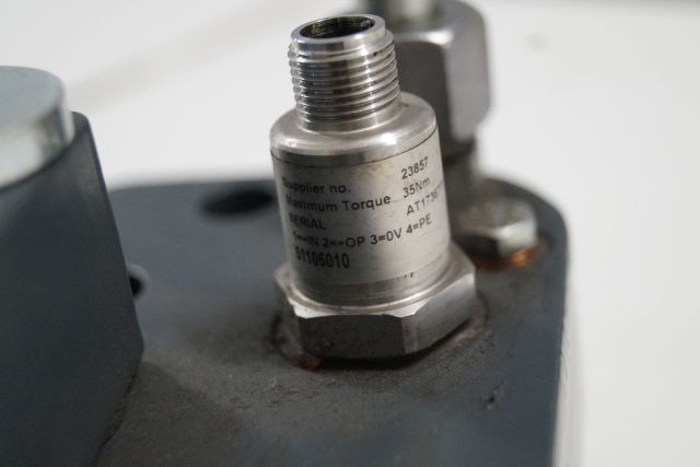 Jungheinrich 51193016 | Hydraulic Clamb from EKS312 year 2014 loading sensor 511 - Hydraulika pre Manipulačná technika: obrázok 2 Jungheinrich 51193016 | Hydraulic Clamb from EKS312 year 2014 loading sensor 511 - Hydraulika pre Manipulačná technika: obrázok 2