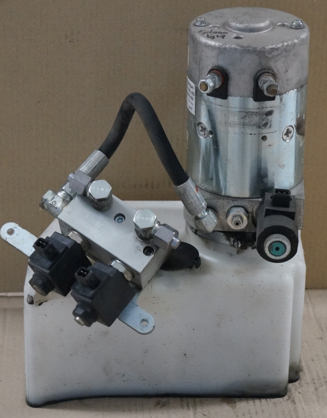 Jungheinrich 51417583 | Pumpmotor with tank and valve block 24V 2,2KW code R9320 - Hydraulické čerpadlo pre Manipulačná technika: obrázok 1 Jungheinrich 51417583 | Pumpmotor with tank and valve block 24V 2,2KW code R9320 - Hydraulické čerpadlo pre Manipulačná technika: obrázok 1