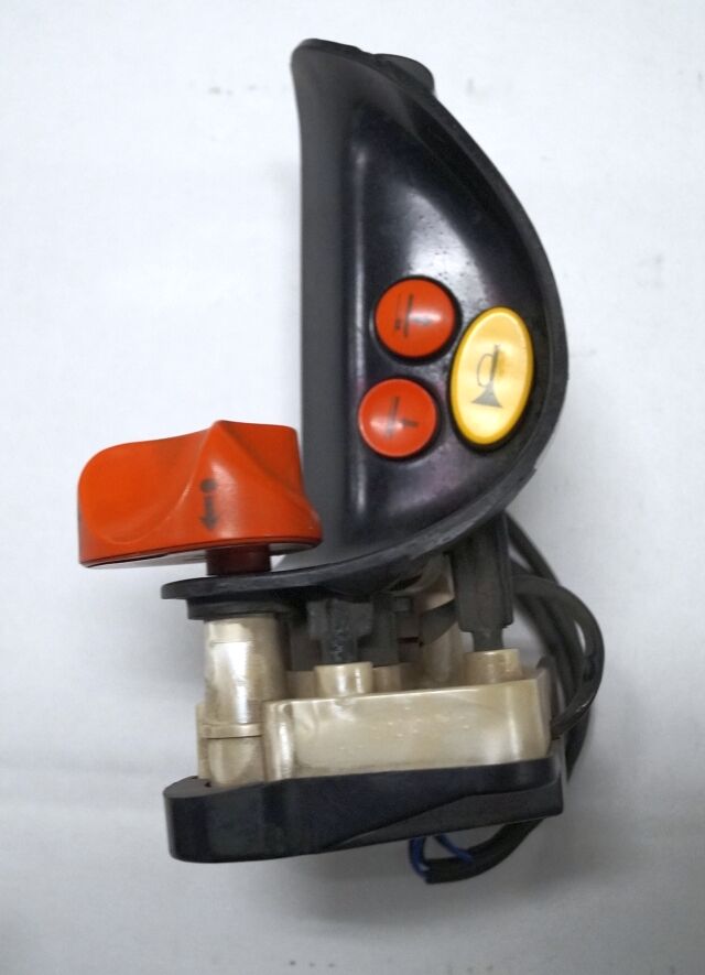 Linde 1443605100 | Rijschakelaar Control handle Control module - Elektrický systém pre Manipulačná technika: obrázok 1 Linde 1443605100 | Rijschakelaar Control handle Control module - Elektrický systém pre Manipulačná technika: obrázok 1