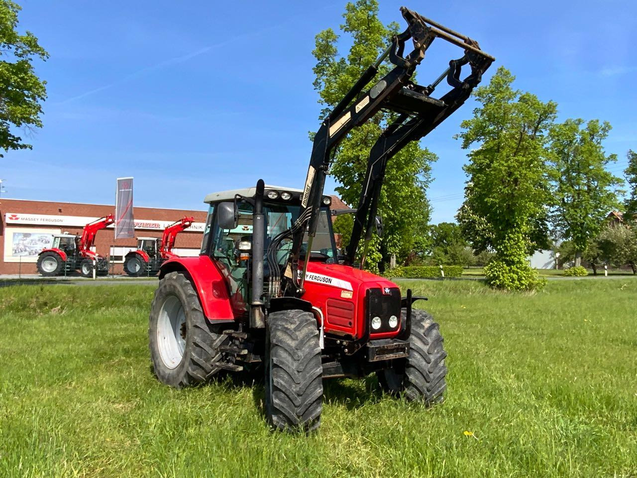 Massey Ferguson MF 6470 mit Frontlader - Traktor: obrázok 1 Massey Ferguson MF 6470 mit Frontlader - Traktor: obrázok 1