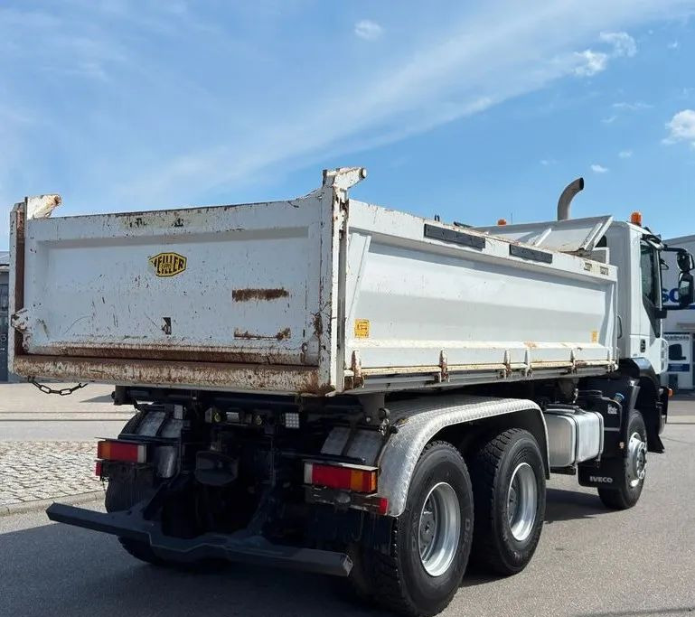 Iveco AD260T45W 6x6 | Meiller | Wywrotka trójstronna | Niemiecki pojazd | 451 KM | Euro 5|Stały zaczep holowniczy - Sklápač: obrázok 5 Iveco AD260T45W 6x6 | Meiller | Wywrotka trójstronna | Niemiecki pojazd | 451 KM | Euro 5|Stały zaczep holowniczy - Sklápač: obrázok 5