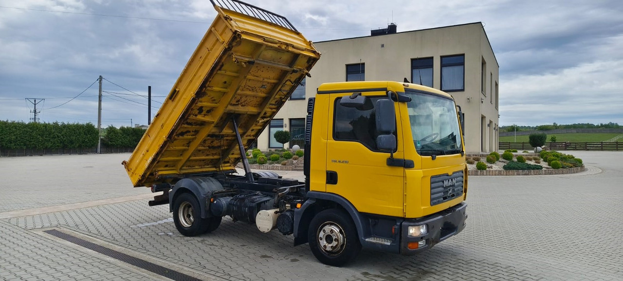 MAN TGL 8.210 * 2007 * 3-stronny KIPER * NOWE OPONY * MANUAL * RESOR * 3 MIEJSCA - Sklápač: obrázok 1 MAN TGL 8.210 * 2007 * 3-stronny KIPER * NOWE OPONY * MANUAL * RESOR * 3 MIEJSCA - Sklápač: obrázok 1