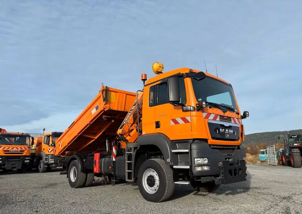 MAN TGS 18.320/ 4x4 / Euro4 /Wywrotka trójstronna Meiller +Kran Atlas TLC 82.2 +sterowanie radiowe – Przystosowany do pracy zimą — odśnieżanie, posypywanie, pług - Sklápač: obrázok 1 MAN TGS 18.320/ 4x4 / Euro4 /Wywrotka trójstronna Meiller +Kran Atlas TLC 82.2 +sterowanie radiowe – Przystosowany do pracy zimą — odśnieżanie, posypywanie, pług - Sklápač: obrázok 1