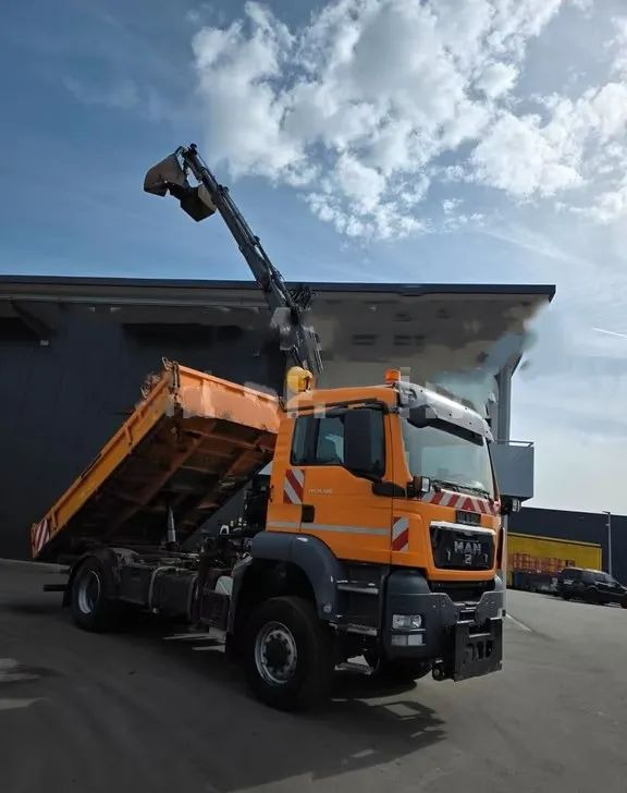 Sklápač MAN TGS 18.320 4x4 – Wywrotka trójstronna Meiller + Kran HIAB | Komunalny | Euro 5: obrázok 8