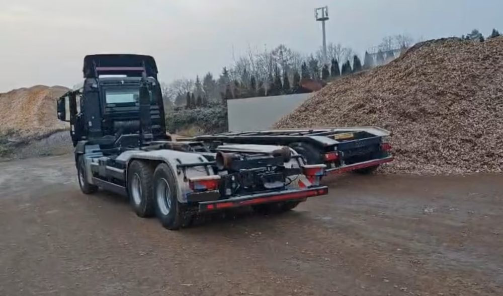 MAN TGS 26.440 6x4 – Meiller z systemem HDS (roll-off) + Kontener + Przyczepa – Euro 5 - Hákový nosič kontajnerov: obrázok 1 MAN TGS 26.440 6x4 – Meiller z systemem HDS (roll-off) + Kontener + Przyczepa – Euro 5 - Hákový nosič kontajnerov: obrázok 1