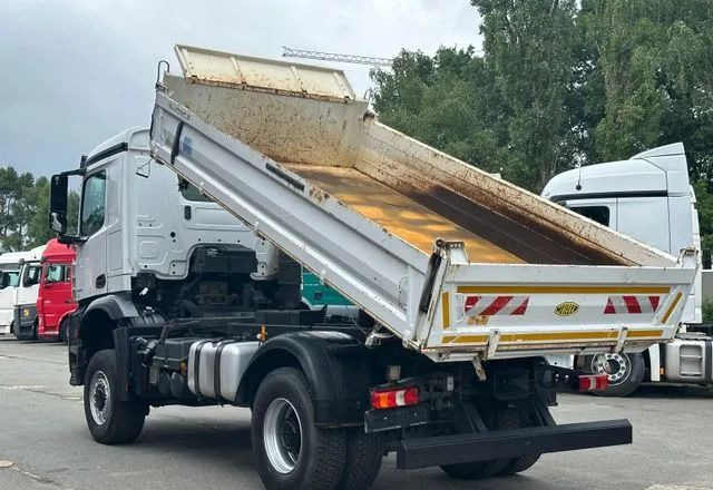 Mercedes-Benz Arocs 2040 4x4 – Meiller | Euro 6c | płyta czołowa do montażu pługu, osprzętu zimowego lub komunalnego | Automat | Resory stalowe (Blatt-Blatt) - Sklápač: obrázok 5 Mercedes-Benz Arocs 2040 4x4 – Meiller | Euro 6c | płyta czołowa do montażu pługu, osprzętu zimowego lub komunalnego | Automat | Resory stalowe (Blatt-Blatt) - Sklápač: obrázok 5