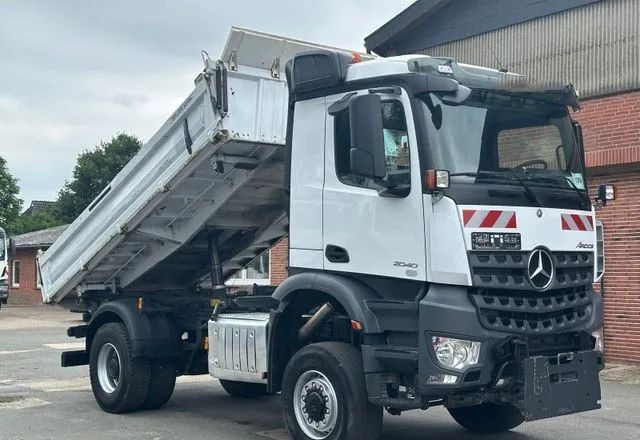 Mercedes-Benz Arocs 2040 4x4 – Meiller | Euro 6c | płyta czołowa do montażu pługu, osprzętu zimowego lub komunalnego | Automat | Resory stalowe (Blatt-Blatt) - Sklápač: obrázok 2 Mercedes-Benz Arocs 2040 4x4 – Meiller | Euro 6c | płyta czołowa do montażu pługu, osprzętu zimowego lub komunalnego | Automat | Resory stalowe (Blatt-Blatt) - Sklápač: obrázok 2