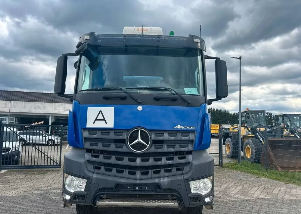 Mercedes-Benz Arocs 4142 | Wywrotka Schmitz | 8x4 | Euro 6 | Klima | Retarder | 242 598 km - Sklápač: obrázok 5 Mercedes-Benz Arocs 4142 | Wywrotka Schmitz | 8x4 | Euro 6 | Klima | Retarder | 242 598 km - Sklápač: obrázok 5