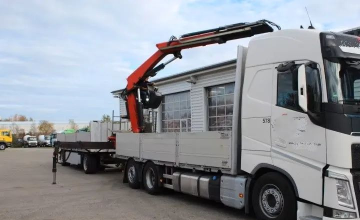 Volvo FH500 6x2 | Platforma z HDS Fassi F215A7 - Sterowanie radiowe | Euro 6 | Automatyczna skrzynia | 390 000 km - Valníkový/ Plošinový nákladný automobil, Auto s hydraulickou rukou: obrázok 2 Volvo FH500 6x2 | Platforma z HDS Fassi F215A7 - Sterowanie radiowe | Euro 6 | Automatyczna skrzynia | 390 000 km - Valníkový/ Plošinový nákladný automobil, Auto s hydraulickou rukou: obrázok 2