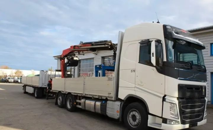 Volvo FH500 6x2 | Platforma z HDS Fassi F215A7 - Sterowanie radiowe | Euro 6 | Automatyczna skrzynia | 390 000 km - Valníkový/ Plošinový nákladný automobil, Auto s hydraulickou rukou: obrázok 1 Volvo FH500 6x2 | Platforma z HDS Fassi F215A7 - Sterowanie radiowe | Euro 6 | Automatyczna skrzynia | 390 000 km - Valníkový/ Plošinový nákladný automobil, Auto s hydraulickou rukou: obrázok 1