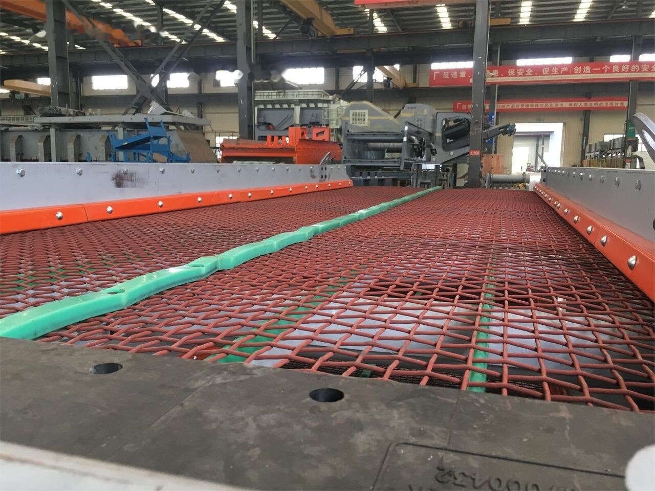 Kinglink Copper Ore Circular Vibrating Screen 3YA2160 | 200TPH - Třídič: obrázok 3 Kinglink Copper Ore Circular Vibrating Screen 3YA2160 | 200TPH - Třídič: obrázok 3