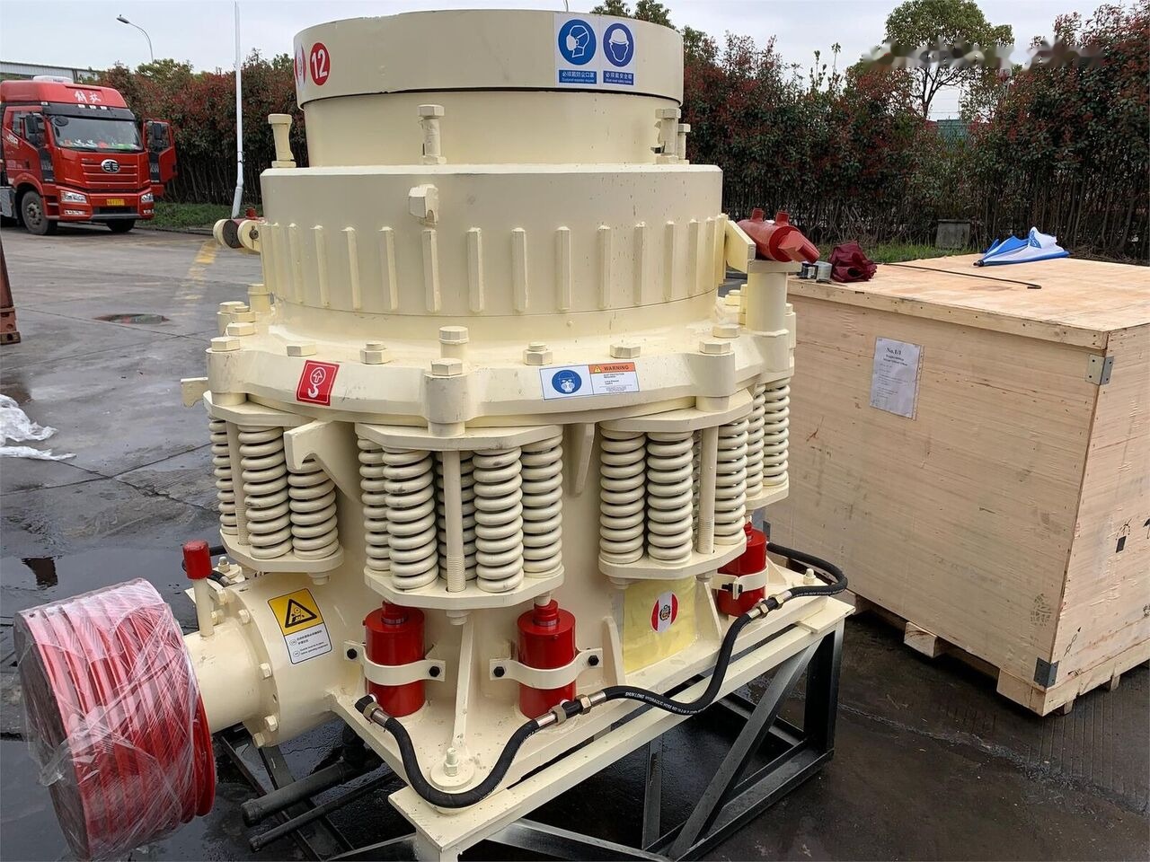 Kinglink NEW 3ft KLF1000 Rock Stone Cone Crusher 80-150TPH - Kužeľový drvič: obrázok 4 Kinglink NEW 3ft KLF1000 Rock Stone Cone Crusher 80-150TPH - Kužeľový drvič: obrázok 4