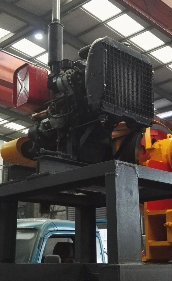 Kinglink PE250x400 Diesel Engine Skid Frame Jaw Crusher 10x16 - Čeľusťový drvič: obrázok 2 Kinglink PE250x400 Diesel Engine Skid Frame Jaw Crusher 10x16 - Čeľusťový drvič: obrázok 2
