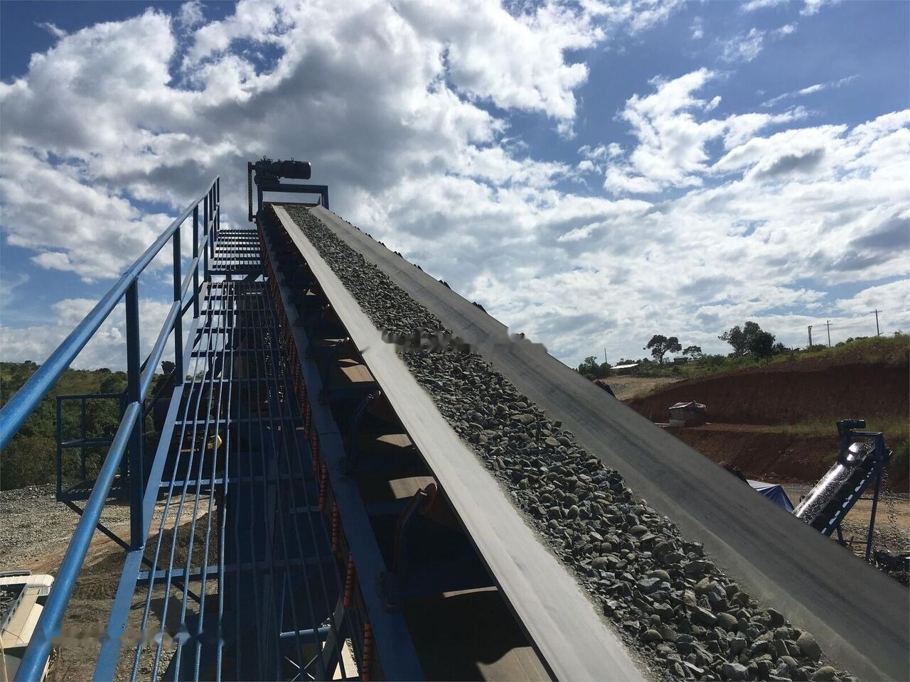 Kinglink USINE DE CONCASSAGE DE PIERRES DE RIVIÈRE DE 150 TPH - Drvič: obrázok 1 Kinglink USINE DE CONCASSAGE DE PIERRES DE RIVIÈRE DE 150 TPH - Drvič: obrázok 1