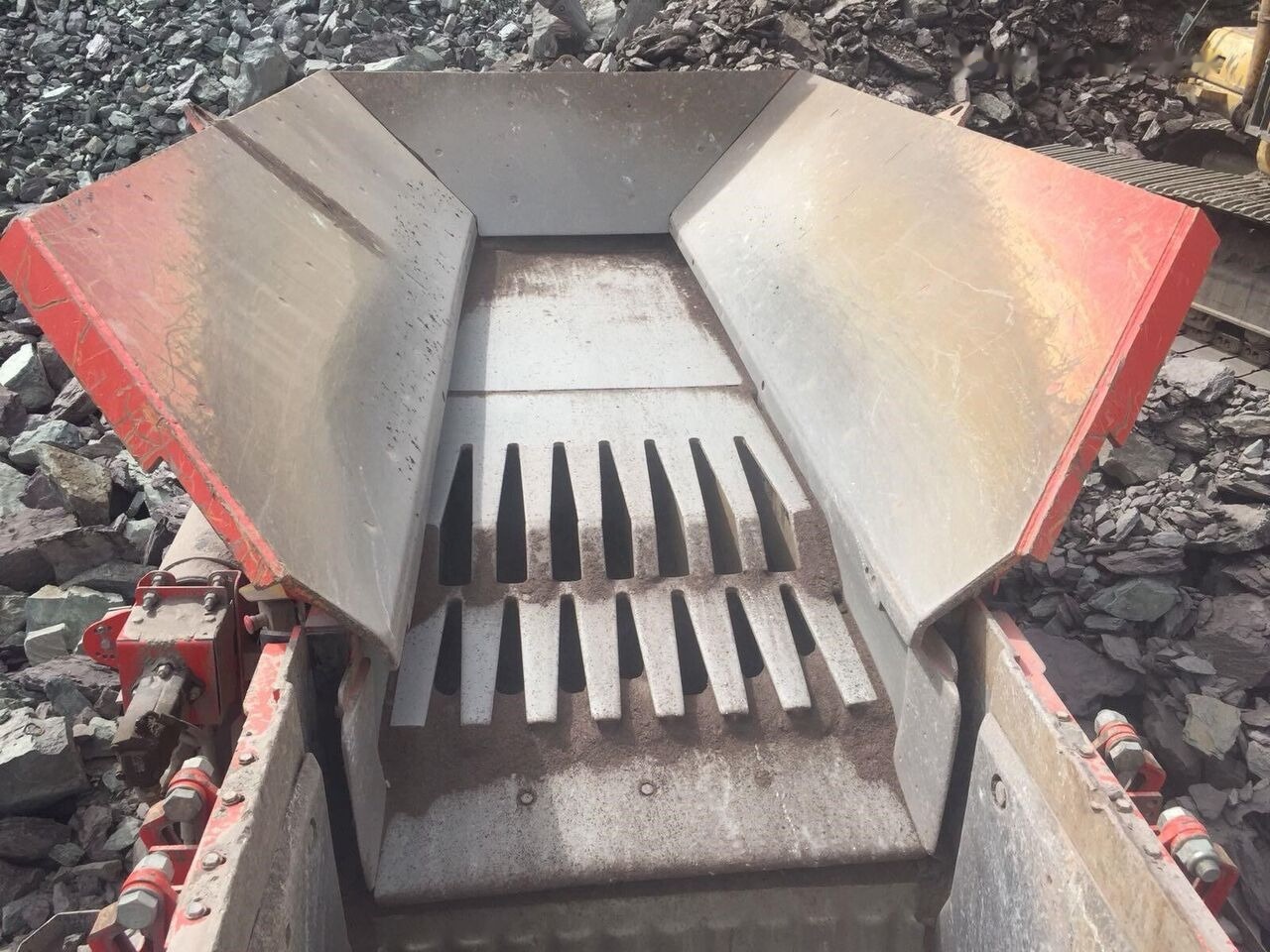 Sandvik QJ341 Mobile Crushing Plant - Mobilný drvič: obrázok 3 Sandvik QJ341 Mobile Crushing Plant - Mobilný drvič: obrázok 3