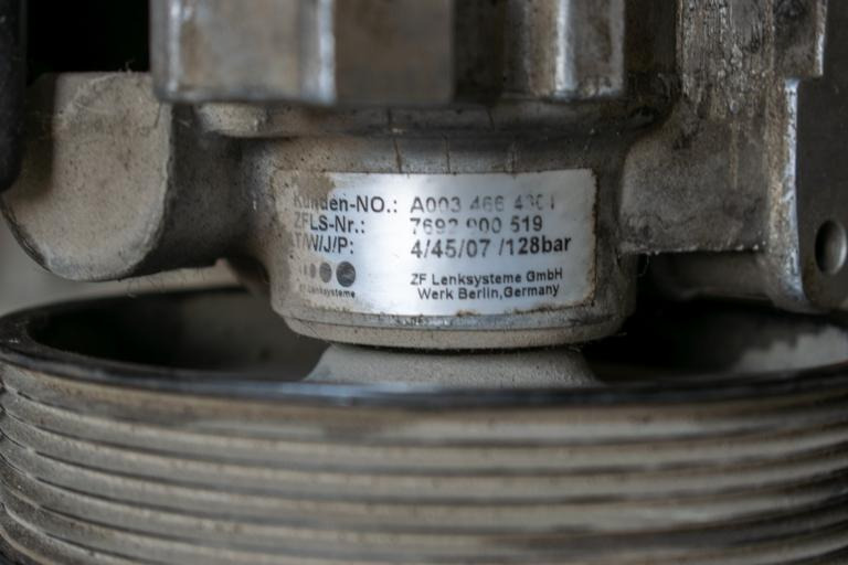 MERCEDES-BENZ SPRINTER (903) 313 CDI HYDRAULIC POWER STEERING PUMP - Čerpadlo riadenia pre Nákladné auto: obrázok 3 MERCEDES-BENZ SPRINTER (903) 313 CDI HYDRAULIC POWER STEERING PUMP - Čerpadlo riadenia pre Nákladné auto: obrázok 3