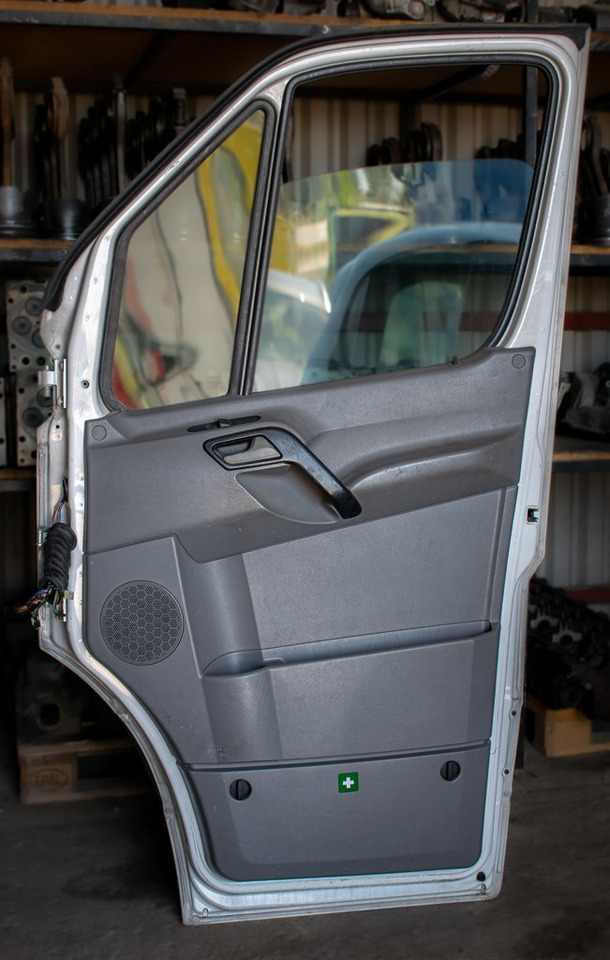 MERCEDES-BENZ SPRINTER 906 - PASSENGER - Dvere a diely pre Nákladné auto: obrázok 2 MERCEDES-BENZ SPRINTER 906 - PASSENGER - Dvere a diely pre Nákladné auto: obrázok 2